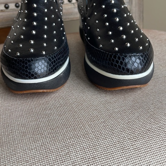 NWOT DONALD PLINER LIZZEE COMFY SLIP ON STUDDED PLATFORM LEATHER SHOES SIZE 8M - Picture 8 of 17
